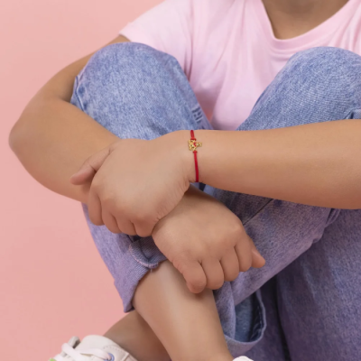 Bracelet Winnie l'Ourson Rouge - Cordon Ajustable & Pendentif Laiton Doré